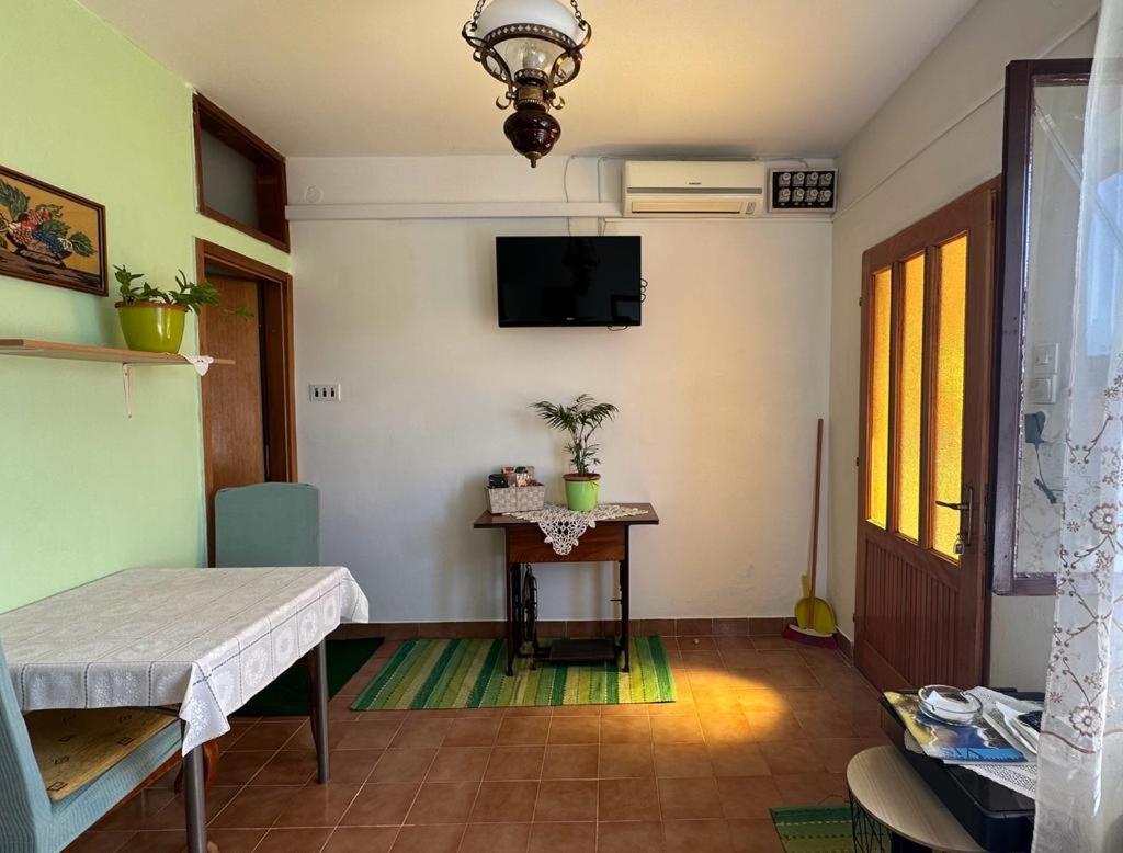 Apartments Bilic Vis Bagian luar foto
