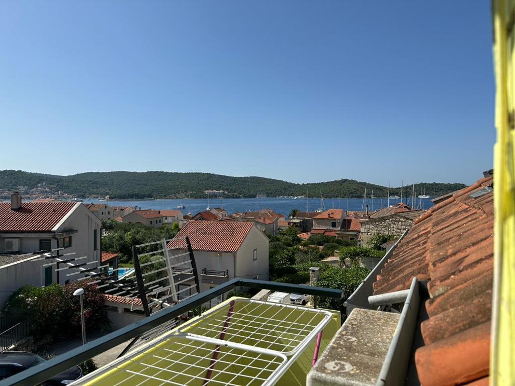 Apartments Bilic Vis Bagian luar foto