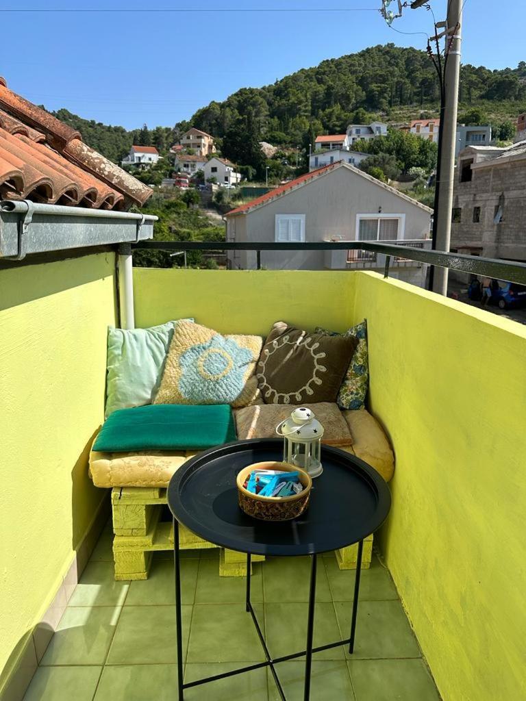 Apartments Bilic Vis Bagian luar foto