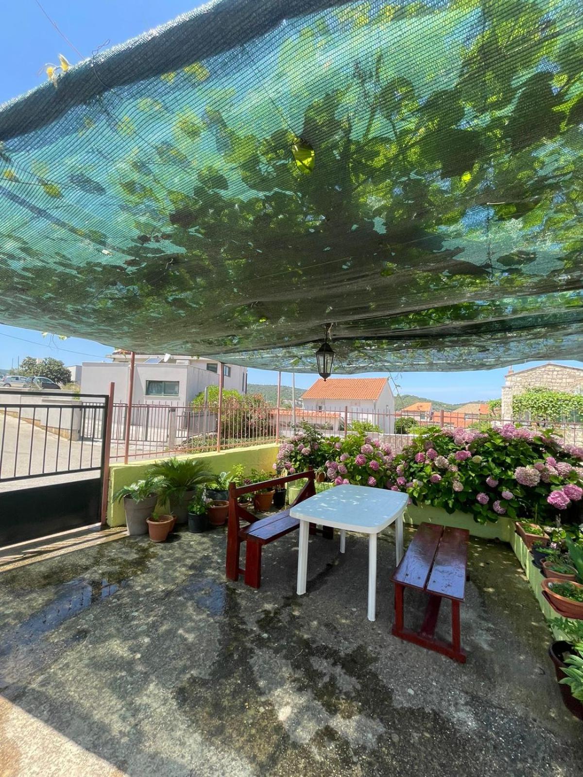 Apartments Bilic Vis Bagian luar foto