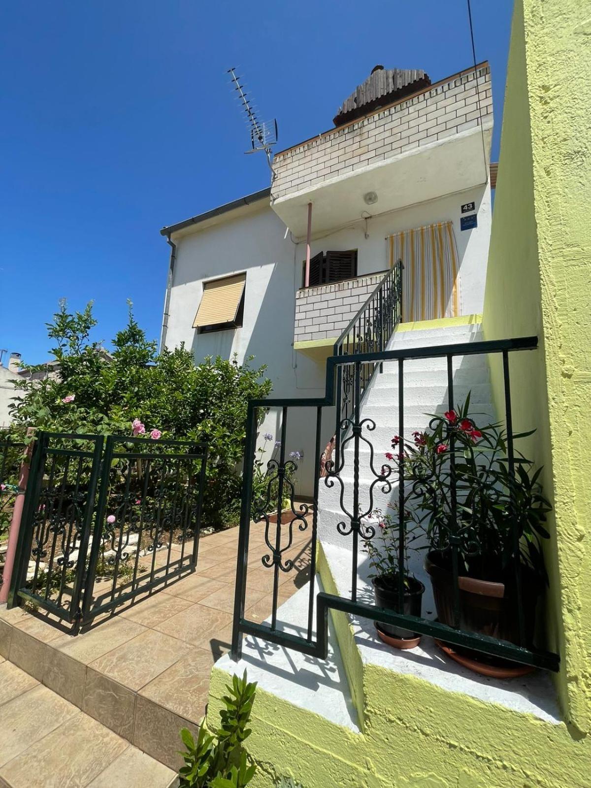 Apartments Bilic Vis Bagian luar foto