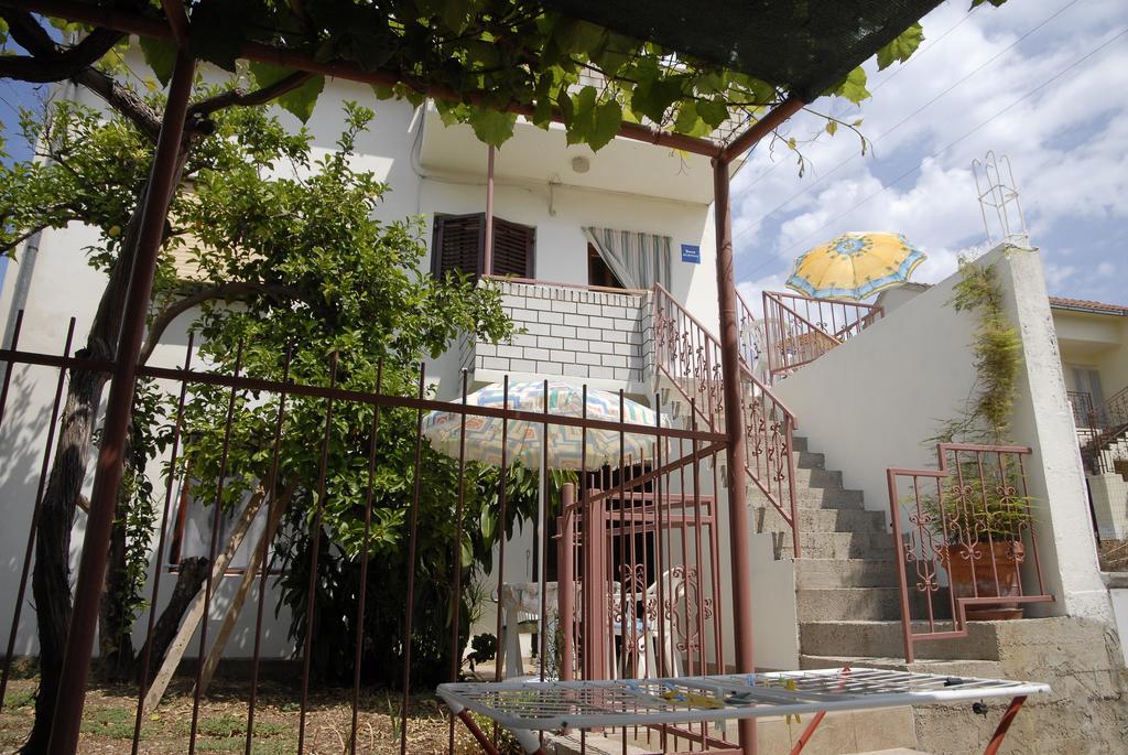 Apartments Bilic Vis Bagian luar foto