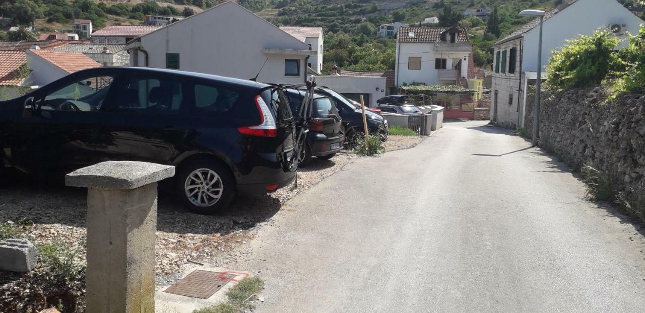 Apartments Bilic Vis Bagian luar foto