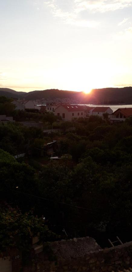 Apartments Bilic Vis Bagian luar foto